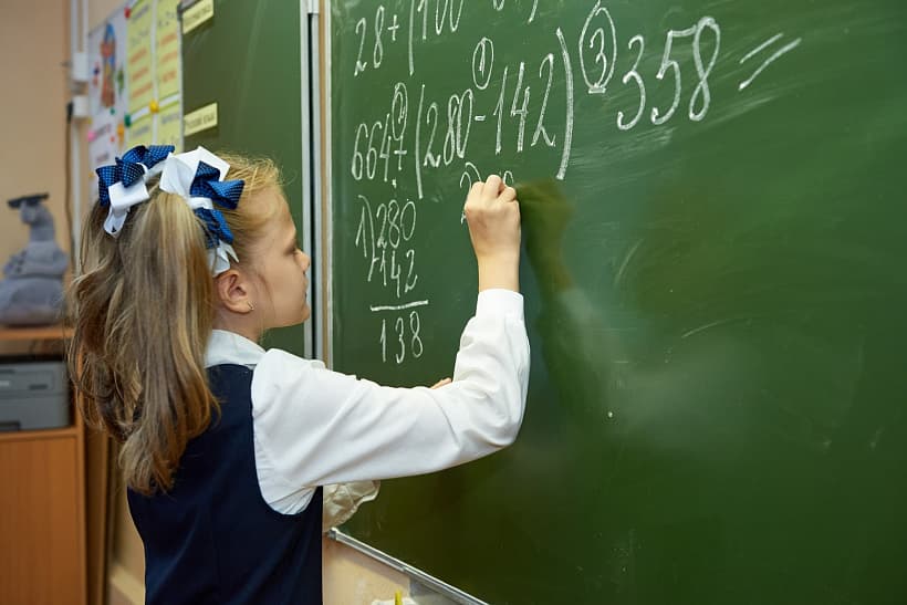 Министр просвещения России Сергей Кравцов заявил о недопустимости срыва сроков капитального ремонта школ